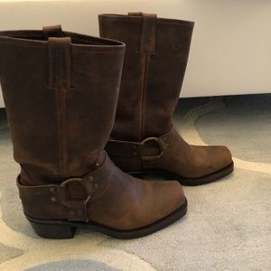 Frye women’s boot size 7.5 M 12R